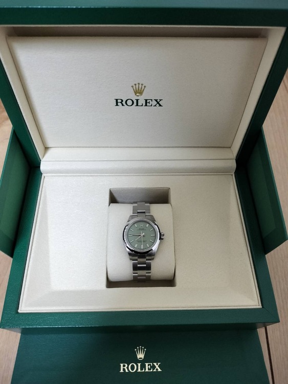 オイスターパーペチュアルピスタチオ28みり（高級時計）の商品画像 - 査定依頼日：2026年3月7日 - 最高査定価格：1,240,000円