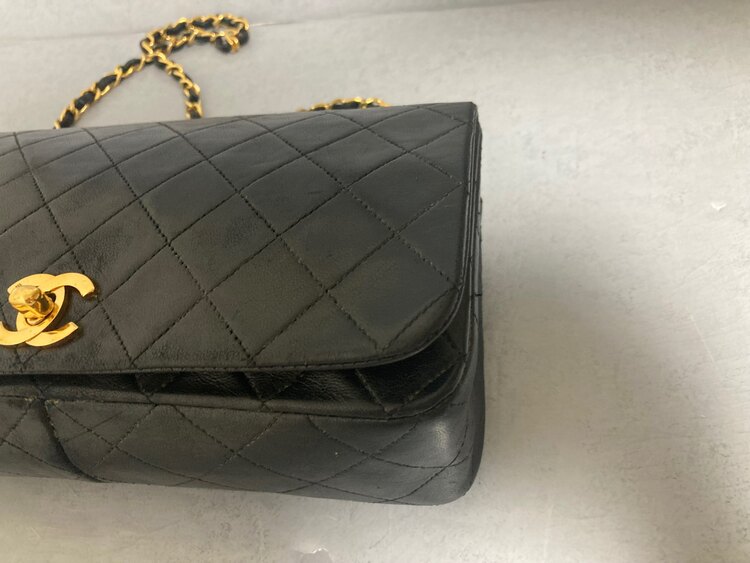 マトラッセ　ターンロック　フルフラップ（ブランドバッグ）の商品画像 - 査定依頼日：2025年5月10日 - 最高査定価格：300,000円