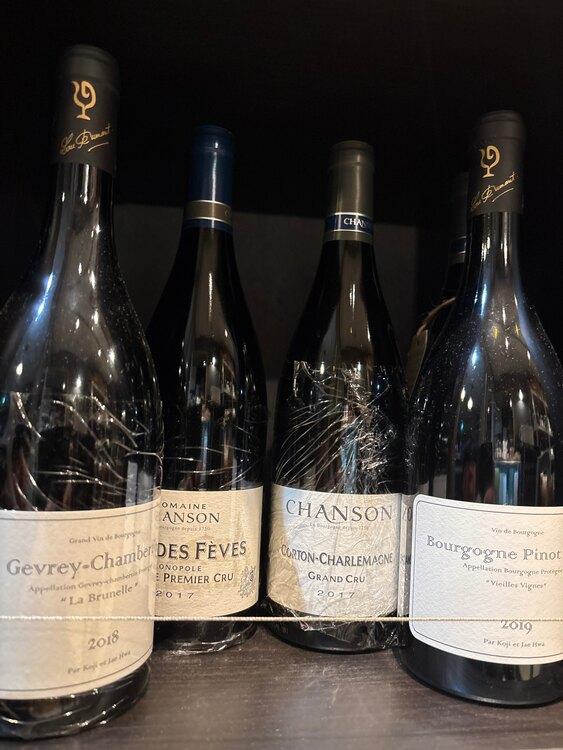 ドメーヌ・ルー・デュモン ジュヴレ・シャンベルタン ラ・ブリュネル [2018]（お酒）の商品画像 - 査定依頼日：2025年4月3日 - 最高査定価格：484,500円