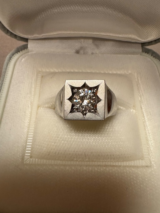 ダイヤモンドリング（宝石）の商品画像 - 査定依頼日：2025年9月22日 - 最高査定価格：2,000,000円