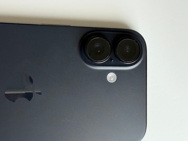 iPhone iPhone 16 128GB SIMフリー（スマホ）の商品画像 - 査定依頼日：2026年8月19日 - 最高査定価格：89,000円