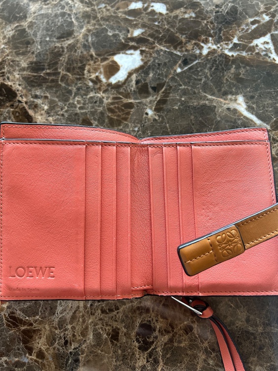 トライフォールドウォレット　グレー／ピンク（ブランド財布・小物）の商品画像 - 査定依頼日：2025年12月17日 - 最高査定価格：12,000円