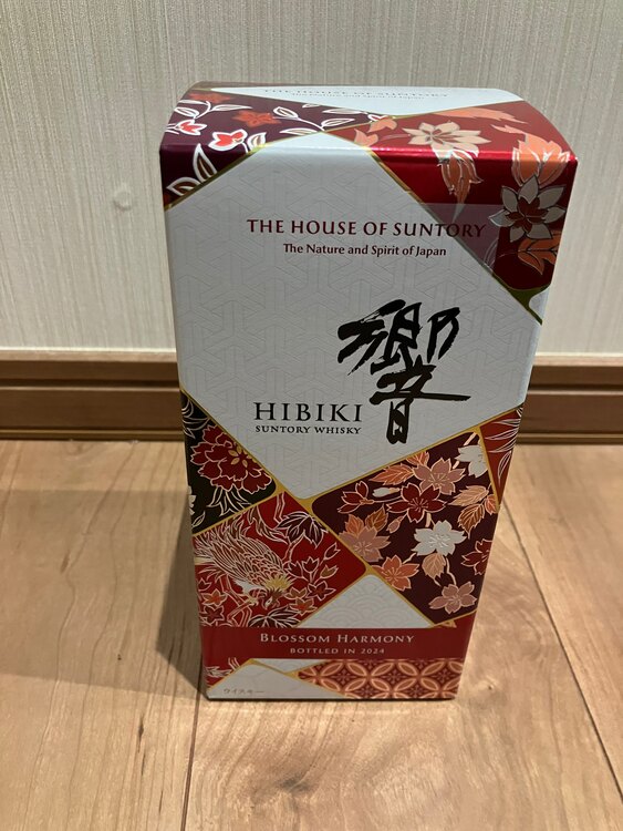 ウイスキー サントリー響 （お酒）の商品画像 - 査定依頼日：2025年1月9日 - 最高査定価格：17,000円