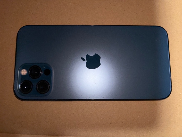 iPhone 12 Pro 256GB au（スマホ）の商品画像 - 査定依頼日：2026年3月30日 - 最高査定価格：100,000円