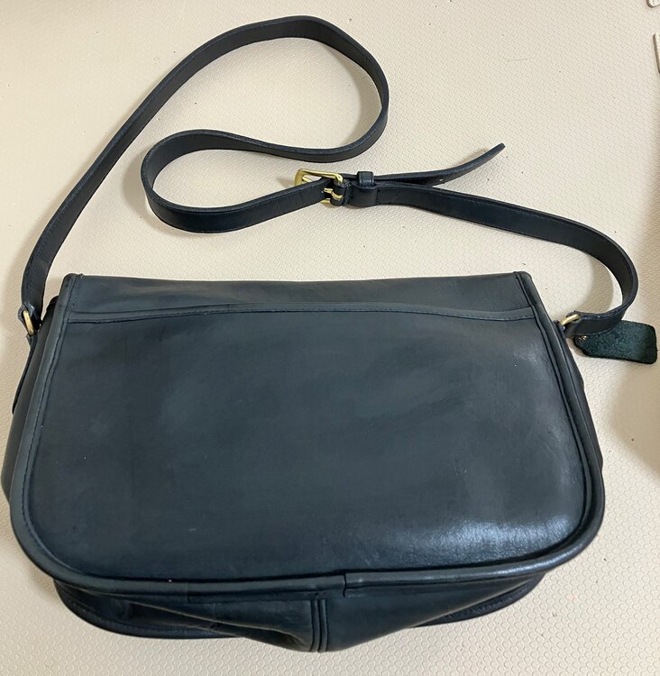 オールドコーチ　ショルダーバッグ（ブランドバッグ）の商品画像 - 査定依頼日：2025年2月11日 - 最高査定価格：6,000円