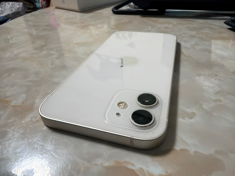 iPhone iPhone 12 64GB Softbank（スマホ）の商品画像 - 査定依頼日：2026年7月14日 - 最高査定価格：25,000円