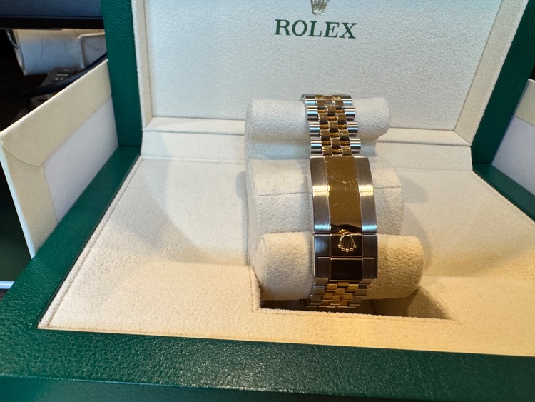 GMTマスター II（高級時計）の商品画像 - 査定依頼日：2025年7月28日 - 最高査定価格：3,050,000円