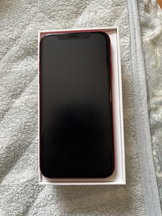 iPhoneXR 64GB au（スマホ）の商品画像 - 査定依頼日：2026年4月26日 - 最高査定価格：14,000円
