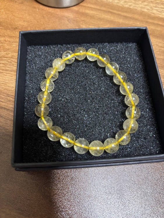 ルチルクォーツブレスレット（金・貴金属）の商品画像 - 査定依頼日：2025年8月26日 - 最高査定価格：500円