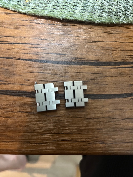 オーデマピゲ ロイヤルオーク ベルト　コマ（高級時計）の商品画像 - 査定依頼日：2025年12月11日 - 最高査定価格：35,000円