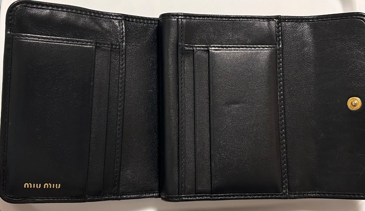 ミュウミュウ  （ブランドバッグ）の商品画像 - 査定依頼日：2026年4月12日 - 最高査定価格：30,000円