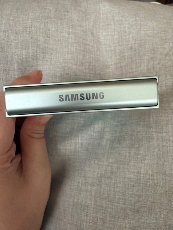 Galaxy Galaxy Z Flip6 シリーズ au（スマホ）の商品画像 - 査定依頼日：2026年6月18日 - 最高査定価格：43,000円
