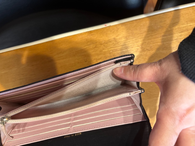 わかりませんが、ギャランティーカードはあります。（ブランド財布・小物）の商品画像 - 査定依頼日：2026年3月16日 - 最高査定価格：15,000円