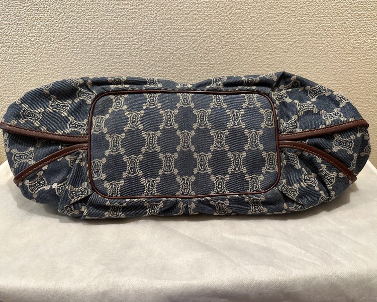 Hobo Bag MM（ブランドバッグ）の商品画像 - 査定依頼日：2023年8月11日 - 最高査定価格：33,000円