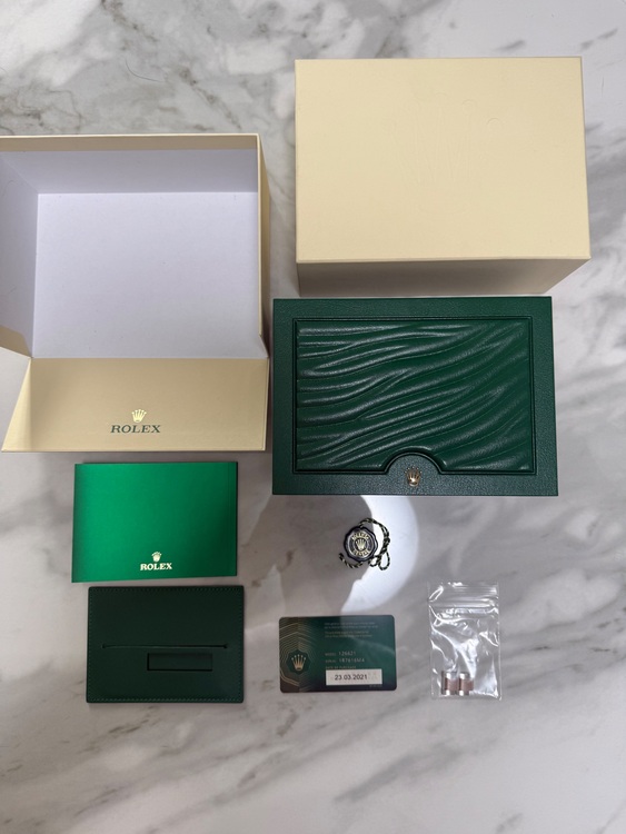 ヨットマスター40（高級時計）の商品画像 - 査定依頼日：2025年9月21日 - 最高査定価格：2,400,000円