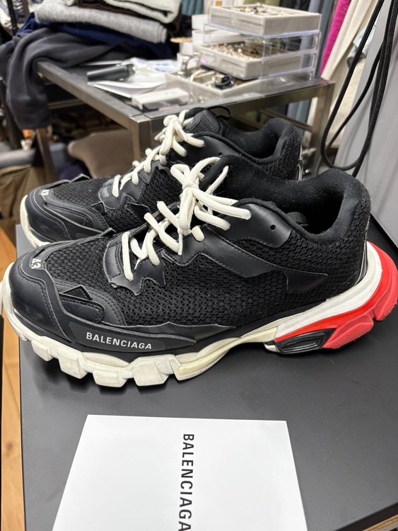 バレンシアガ  （ブランドバッグ）の商品画像 - 査定依頼日：2025年11月9日 - 最高査定価格：30,000円