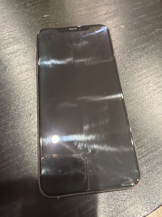 iPhone11 Pro Max 64GB au（スマホ）の商品画像 - 査定依頼日：2026年3月4日 - 最高査定価格：26,000円