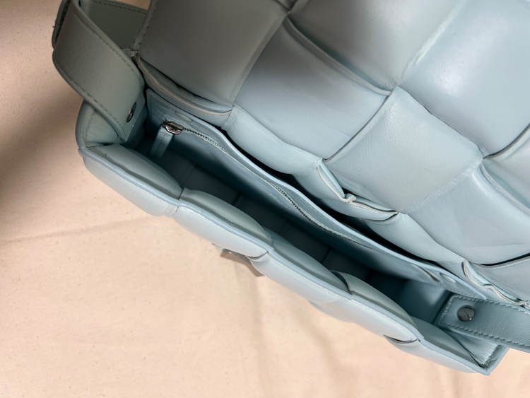 パデットカセット（ブランドバッグ）の商品画像 - 査定依頼日：2026年4月20日 - 最高査定価格：120,000円