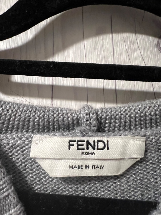 ニットパーカー（古着・ファッション）の商品画像 - 査定依頼日：2025年12月21日 - 最高査定価格：10,000円