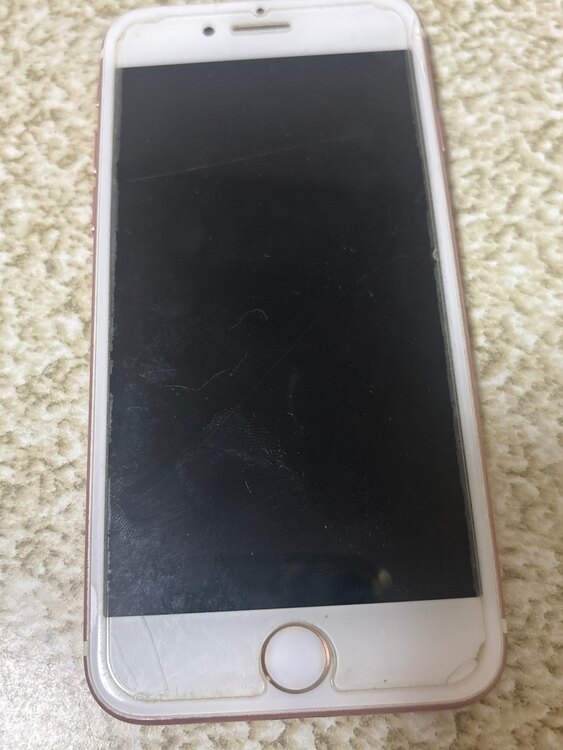 iPhone6s（スマホ）の商品画像 - 査定依頼日：2025年4月21日 - 最高査定価格：3,000円