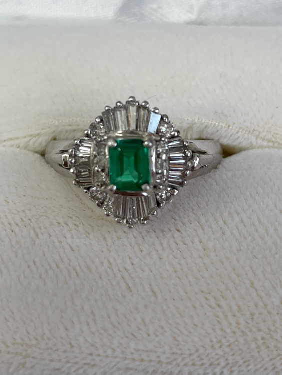 PT900 リング　エメラルド0.35 MD0.69 7.46g（金・貴金属）の商品画像 - 査定依頼日：2025年8月21日 - 最高査定価格：47,000円