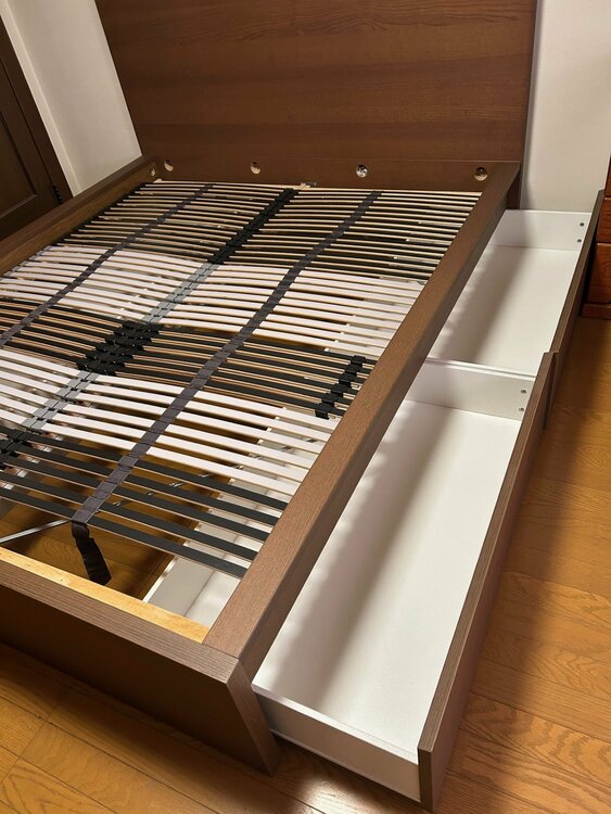 IKEAベッドフレームクイーンサイズMALM、マットレスHOVAG（家具・寝具）の商品画像 - 査定依頼日：2026年1月23日 - 最高査定価格：5,000円