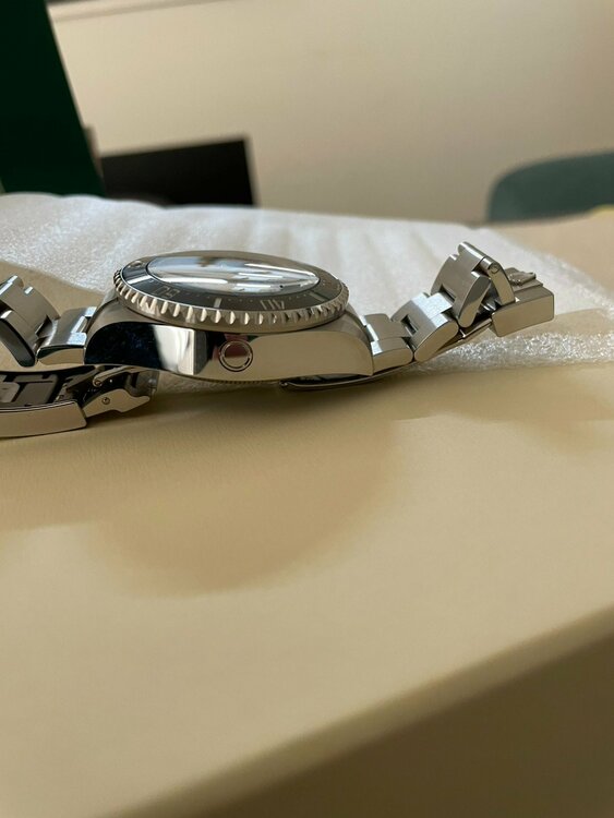 ロレックス シードゥエラー 12660（高級時計）の商品画像 - 査定依頼日：2026年1月10日 - 最高査定価格：2,080,000円