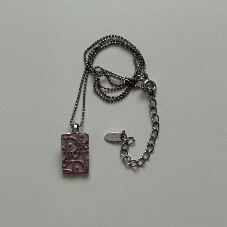 ネックレス（ブランド財布・小物）の商品画像 - 査定依頼日：2025年6月1日 - 最高査定価格：100,000円