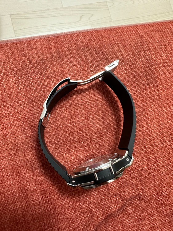 ウブロ ビックバン H301.SX.130.RX174 パヴェ ダイヤ（高級時計）の商品画像 - 査定依頼日：2025年8月26日 - 最高査定価格：1,500,000円