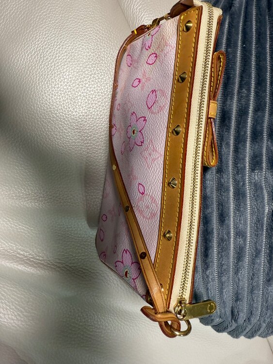 チェリーブロッサムポシェット（ブランドバッグ）の商品画像 - 査定依頼日：2025年3月31日 - 最高査定価格：110,000円