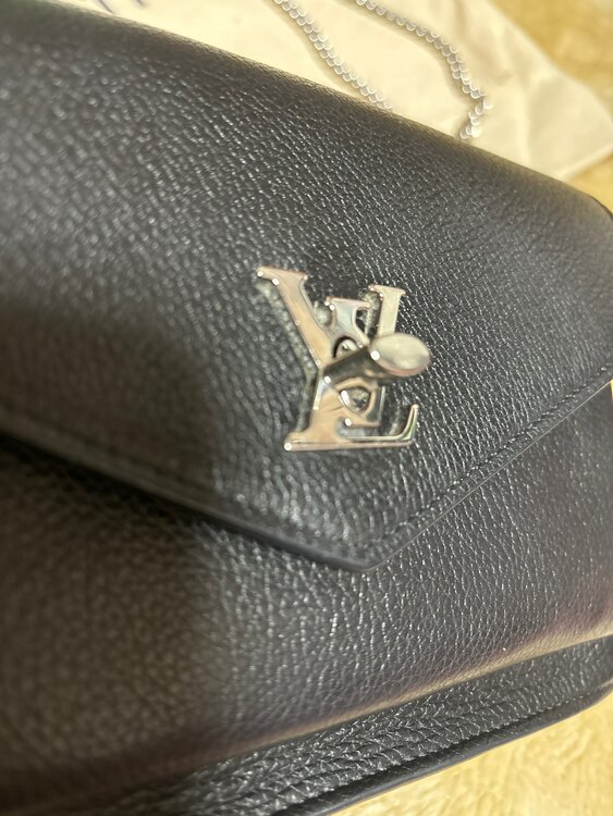 ロックミーチェーンミニ（ブランドバッグ）の商品画像 - 査定依頼日：2025年1月15日 - 最高査定価格：150,000円