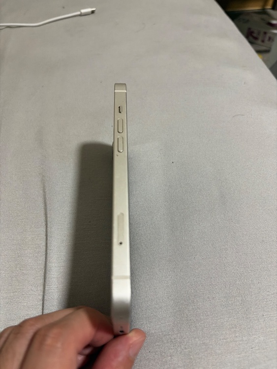 iPhone iPhone 13 128GB au（スマホ）の商品画像 - 査定依頼日：2026年8月20日 - 最高査定価格：35,500円
