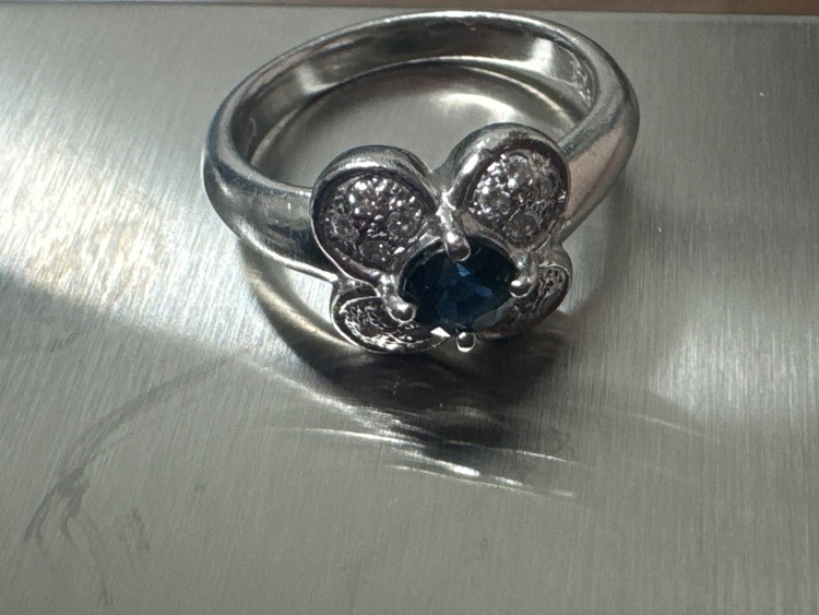 】Pt900　ダイヤサファイアリング S0.58 D0.361（金・貴金属）の商品画像 - 査定依頼日：2026年3月17日 - 最高査定価格：140,000円