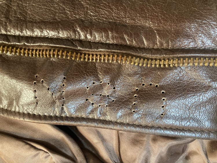 アヴィレックス　レザーフライトジャケット（古着・ファッション）の商品画像 - 査定依頼日：2026年4月14日 - 最高査定価格：14,000円