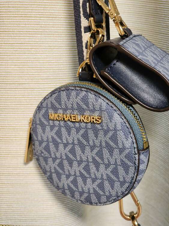 マイケルコースカバン（ブランドバッグ）の商品画像 - 査定依頼日：2025年5月7日 - 最高査定価格：2,500円