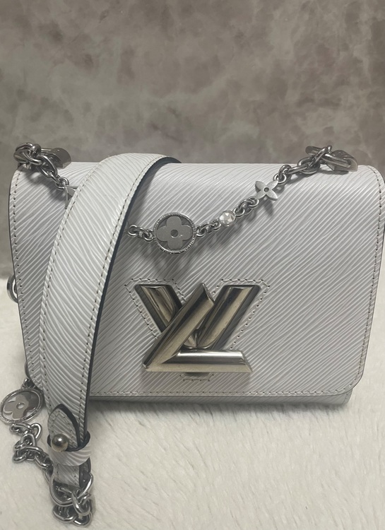 ツイスト エピ （ブランドバッグ）の商品画像 - 査定依頼日：2025年7月6日 - 最高査定価格：110,000円