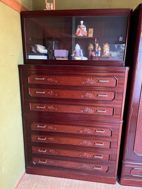 鎌倉彫り箪笥（美術品・骨董品）の商品画像 - 査定依頼日：2026年2月26日 - 最高査定価格：5,000円