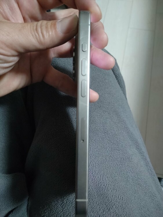 iPhone 15 Pro 128GB SIMフリー（スマホ）の商品画像 - 査定依頼日：2025年12月28日 - 最高査定価格：81,000円