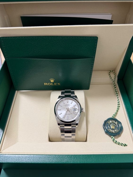 ロレックスデイトジャスト 36mm シルバー ドームベゼル　オイスターブレス（高級時計）の商品画像 - 査定依頼日：2026年3月23日 - 最高査定価格：1,360,000円