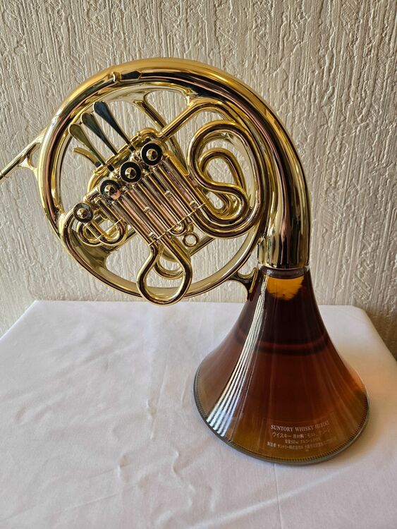 サントリーウイスキー響ホルン型ボトル（お酒）の商品画像 - 査定依頼日：2025年6月23日 - 最高査定価格：58,100円
