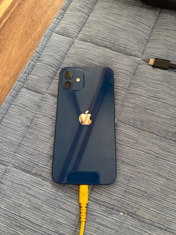 iPhone iPhone 12 128GB SIMフリー（スマホ）の商品画像 - 査定依頼日：2026年8月23日 - 最高査定価格：25,500円