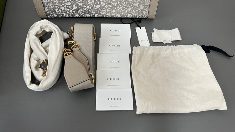 ダイアナ日本限定ミディアムバッグ　HOSOOコラボ西陣織（ブランドバッグ）の商品画像 - 査定依頼日：2023年7月29日 - 最高査定価格：200,000円