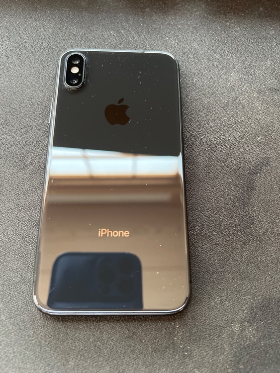 iPhoneX 256GB au（スマホ）の商品画像 - 査定依頼日：2026年5月16日 - 最高査定価格：7,500円