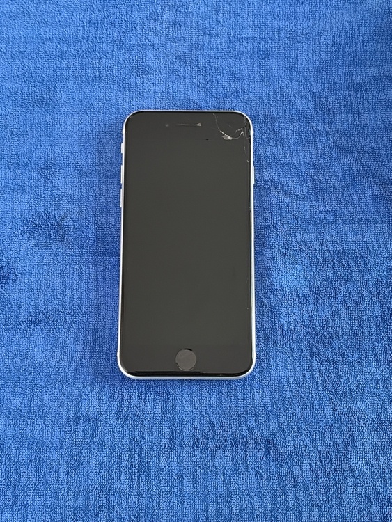 iPhone SE2 ホワイト（スマホ）の商品画像 - 査定依頼日：2026年1月25日 - 最高査定価格：12,000円