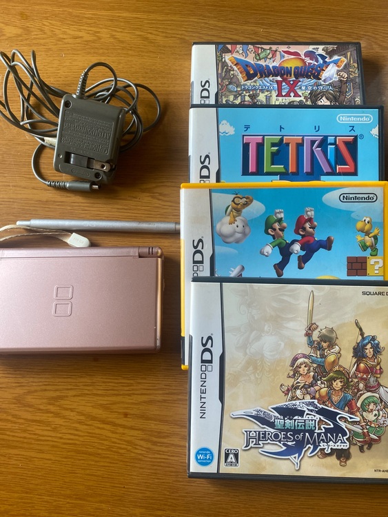 ニンテンドーDSLite USG-001（ゲーム機本体・ゲームソフト）の商品画像 - 査定依頼日：2025年9月26日 - 最高査定価格：4,010円