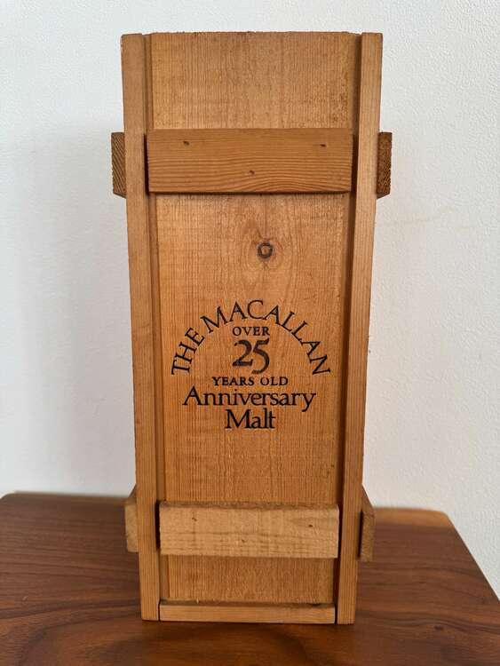 マッカラン 25周年 木箱（お酒）の商品画像 - 査定依頼日：2025年1月11日 - 最高査定価格：350,000円