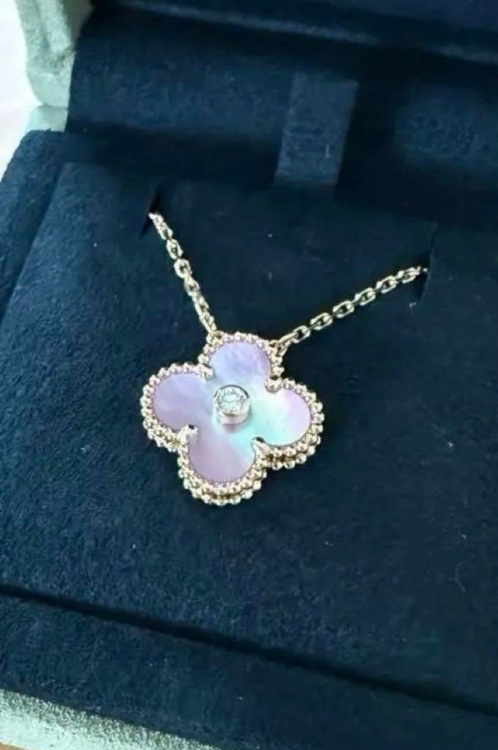 その他 ヴァン クリーフ＆アーペル ヴ2025 ホリデー（高級時計）の商品画像 - 査定依頼日：2025年10月9日 - 最高査定価格：800,000円