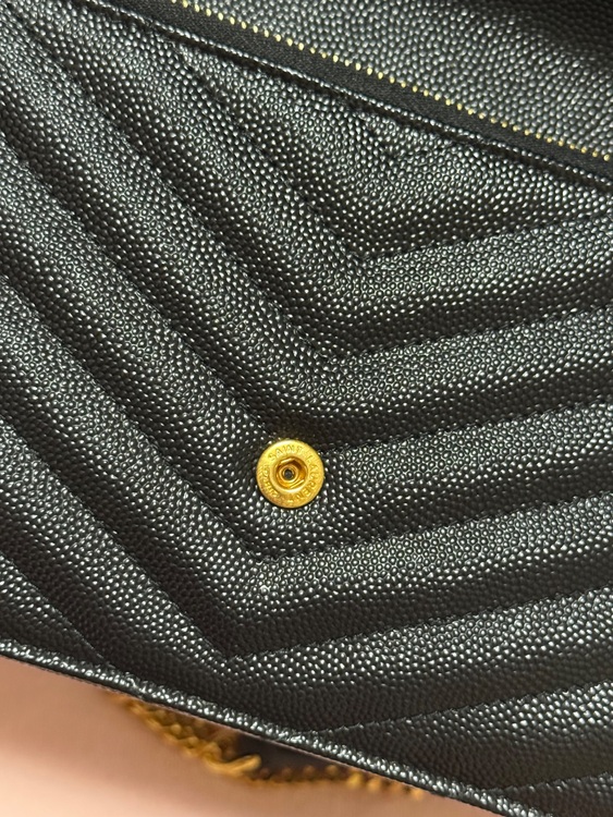 サンローラン ショルダーバッグ カサンドラ エンベロープ チェーンウォレット（ブランドバッグ）の商品画像 - 査定依頼日：2025年8月25日 - 最高査定価格：150,000円