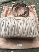 正規品　美品　お買得　人気のミュウミュウMIUMIU マトラッセ レザー ショル（ブランドバッグ）の商品画像 - 査定依頼日：2025年11月1日 - 最高査定価格：55,000円