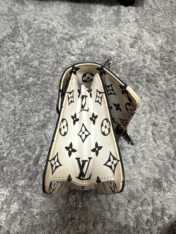 ルイヴィトン モノグラム （ブランドバッグ）の商品画像 - 査定依頼日：2026年3月15日 - 最高査定価格：130,000円